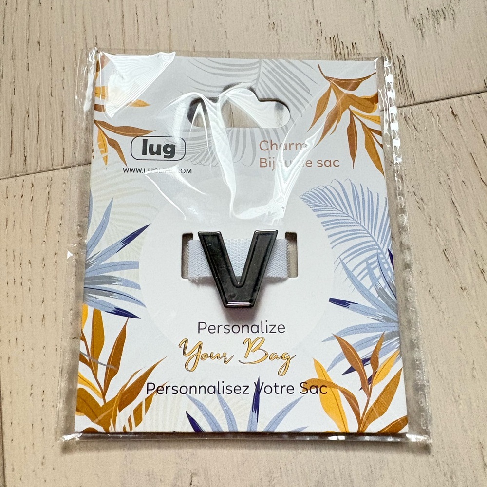 LUG | “V” Charm | Gun Metal